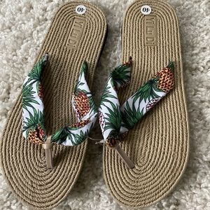 YI Lu Di flip-flops new with tags. Pineapple motif.  Size 10